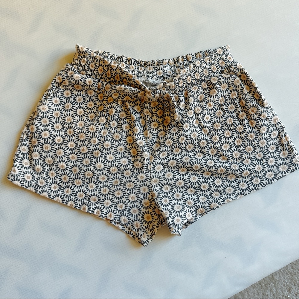 Toddler Girl Floral Shorts | Daisy Print w/ Tie Waist | 2T–3T